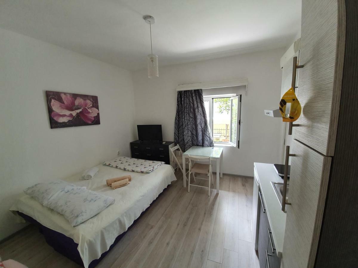 Studio Apartments Ilija Котор Екстериор снимка