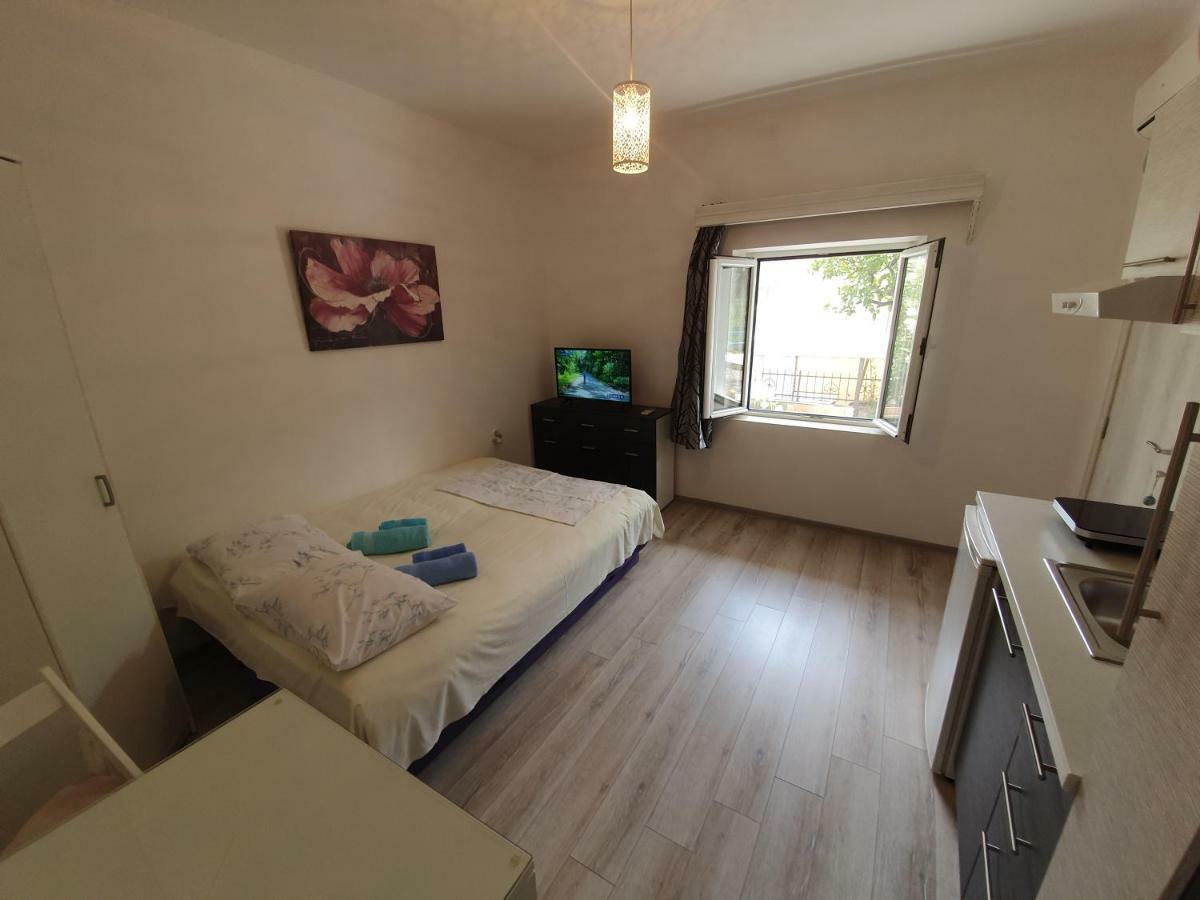 Studio Apartments Ilija Котор Стая снимка